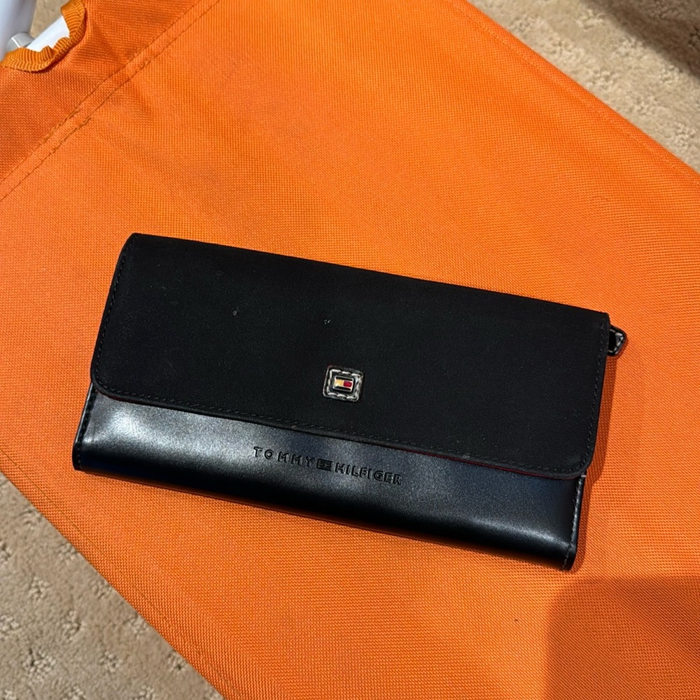 Tommy Hilfiger Women's Wallet